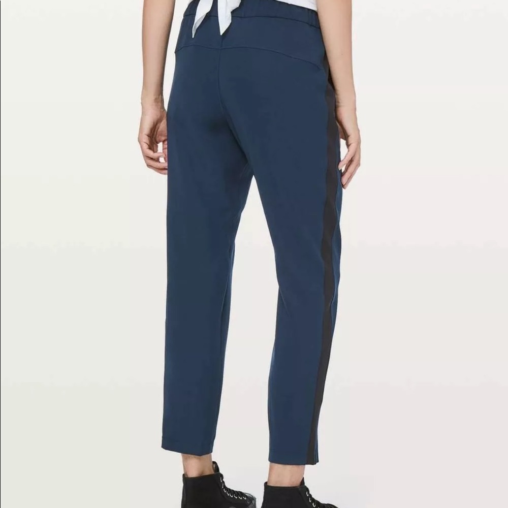 New Lululemon On The Fly Woven Track Stripe